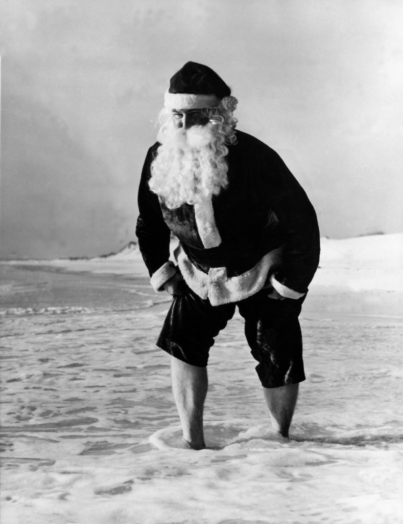 Picture of SANTA CLAUS on a beach in Florida in December 1978. Photo du PERE NOEL sur une plage en Floride en décembre 1978.