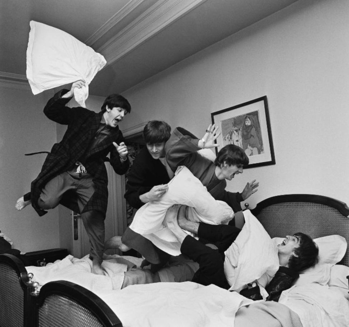 the-pillow-fight_-$-$_